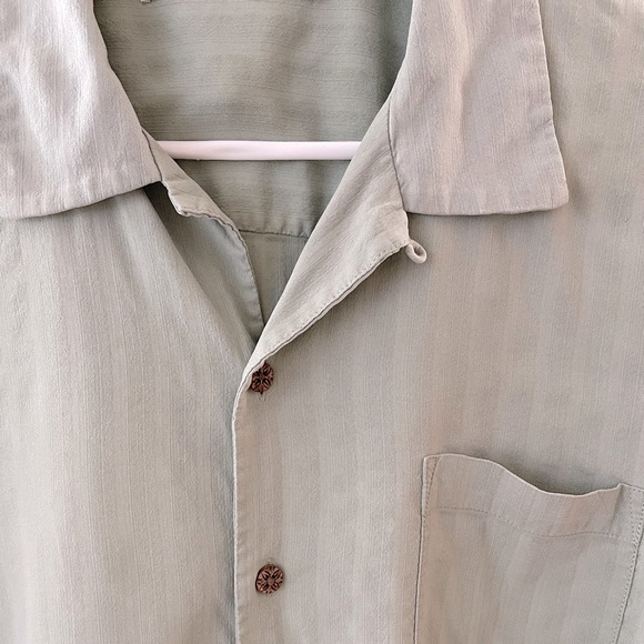 100% Silk Tommy Bahama Sage Green Button Down Short Sleeve Shirt - Picture 2 of 5